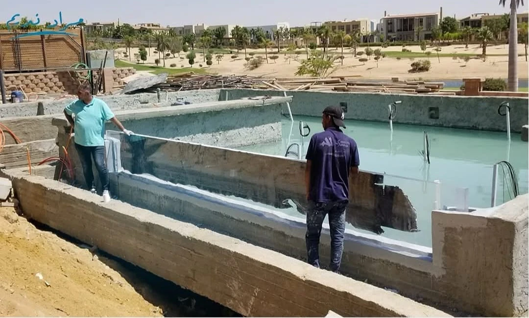 خدمات تركيب زجاج حمامات السباحة